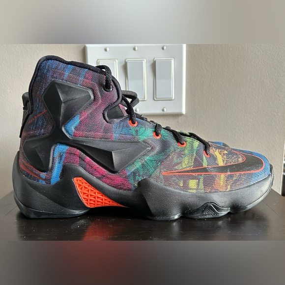 Nike Shoes - EUC NIKE Lebron James Sneakers - authentic